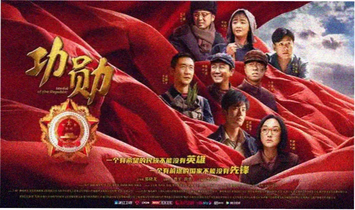 安吉影院唱片行货架主视觉，木质隔板上排满黑胶封套与分类抽屉